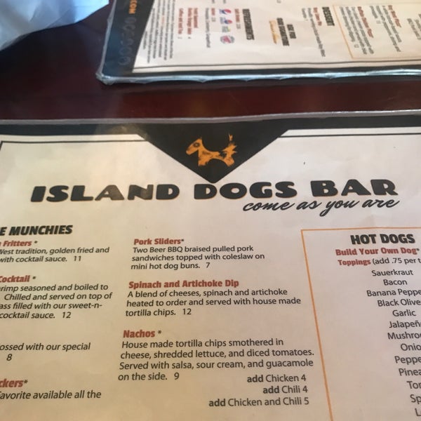 6/6/2019에 Richard O.님이 Island Dogs Bar에서 찍은 사진