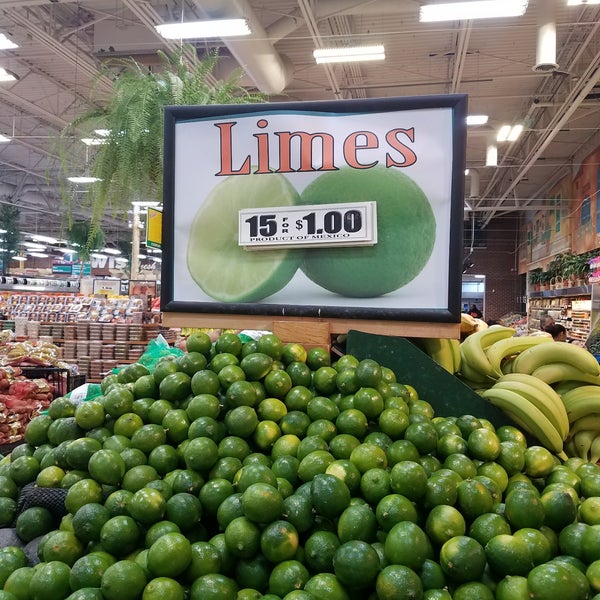 Lewis Fresh Market Tienda de comestibles en Waukegan