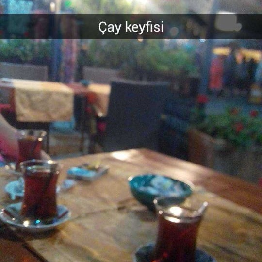 Foto tirada no(a) Alzer Cafe por Merve Yağmur S. em 6/25/2016
