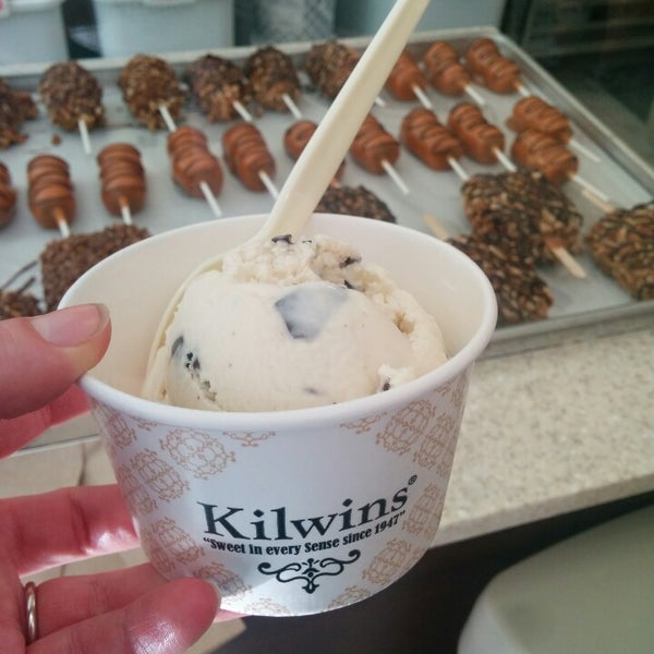 Photo taken at Kilwins Chocolate Fudge &amp; Ice Cream by Joanna F. on 3/1/2015