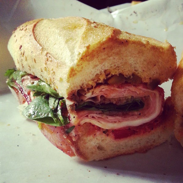 4/7/2013にAnna S.がGraham Avenue Meats and Deliで撮った写真