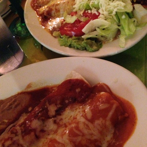 Foto scattata a El Tapatio Mexican Restaurant da Heather S. il 10/8/2013