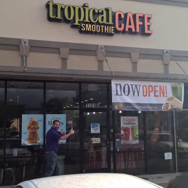 Photo taken at Tropical Smoothie Cafe by Tropical Smoothie Cafe on 10/26/2015