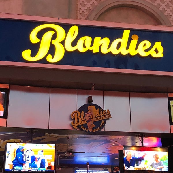 12/31/2018 tarihinde Nicole C.ziyaretçi tarafından Blondies Sports Bar &amp; Grill'de çekilen fotoğraf