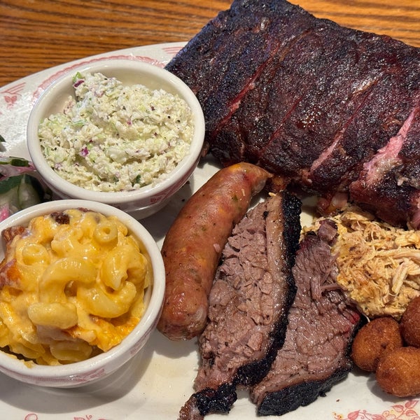 รูปภาพถ่ายที่ Midwood Smokehouse โดย Gordon Y. เมื่อ 2/8/2024