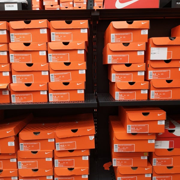 Nike Factory Store - Terrassa, Cataluña