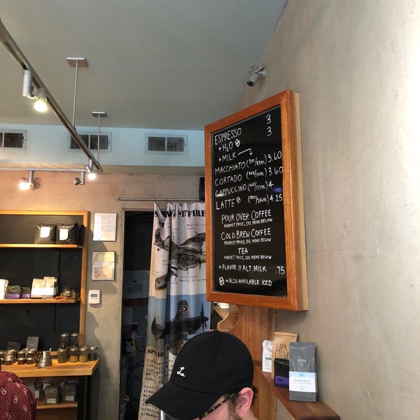2/17/2018 tarihinde Eli H.ziyaretçi tarafından Spitfire Coffee'de çekilen fotoğraf