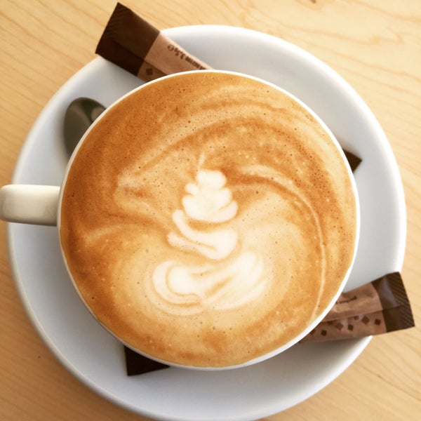 Капучино адрес. Чудо капучино. Холодный капучино. Капучино адрес. Кофе капучино.