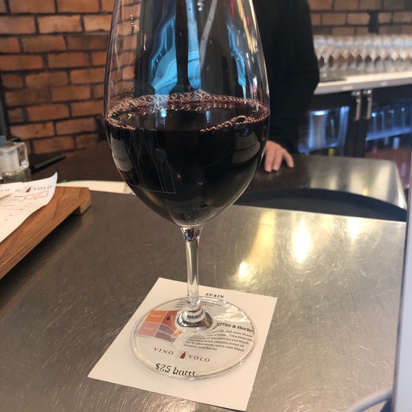 Foto tomada en Vino Volo Wine Bar  por Ryan D. el 12/6/2018
