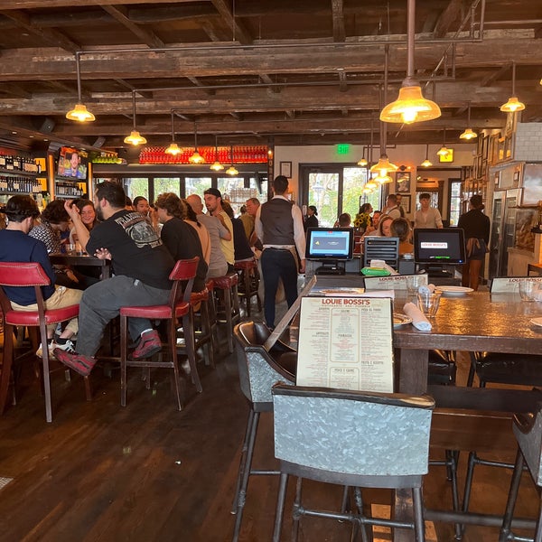 Foto tomada en Louie Bossi&#39;s Ristorante Bar Pizzeria  por Ryan D. el 5/25/2022