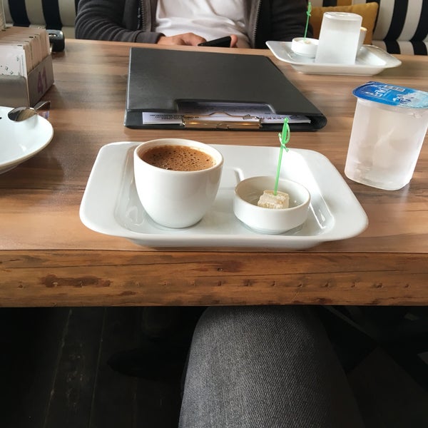 Photo taken at Robert&#39;s Coffee by Özcan on 4/6/2021