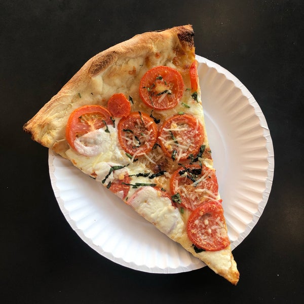 7/29/2019 tarihinde Roger P.ziyaretçi tarafından Williamsburg Pizza'de çekilen fotoğraf