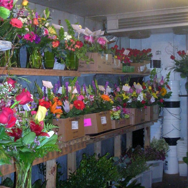 Photo prise au Petals &amp; Stems Florist par Petals &amp; Stems Florist le10/28/2015