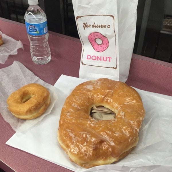 1/24/2016 tarihinde Piperziyaretçi tarafından Dat Donut'de çekilen fotoğraf