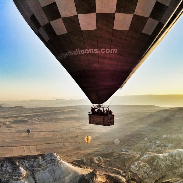 Photo taken at Voyager Balloons by Flywithunaltok on 11/20/2015