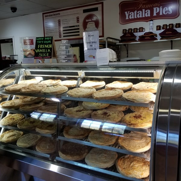 photos-at-yatala-pies-pie-shop