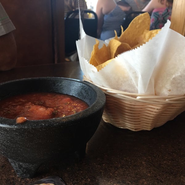 Das Foto wurde bei Guadalajara Mexican Restaurant von Holly J. am 6/7/2017 aufgenommen