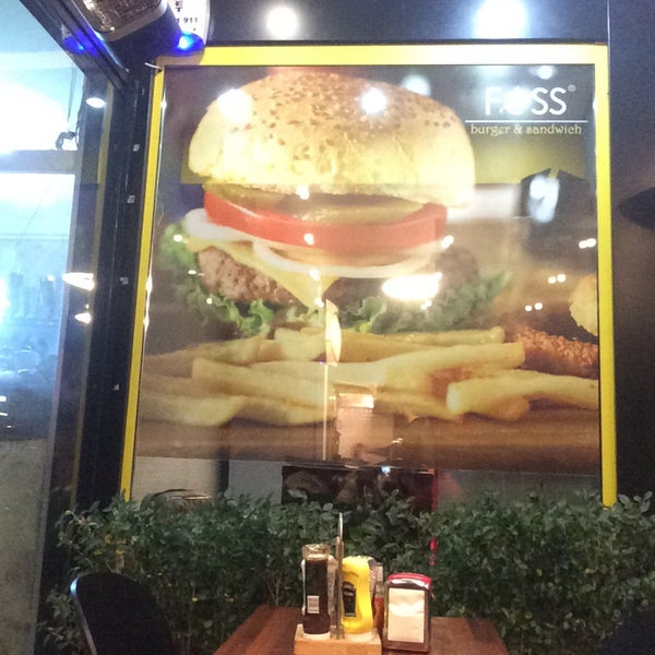 Foto diambil di Fess Burger oleh EE D. pada 2/13/2016