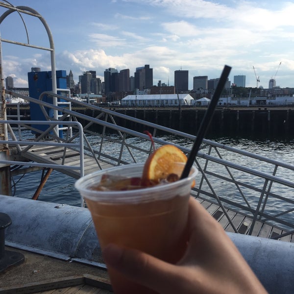 7/30/2016 tarihinde Chris O.ziyaretçi tarafından Pier6 Boston'de çekilen fotoğraf