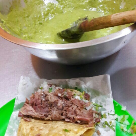 Снимок сделан в Tacos los Gemelos пользователем Maria Teresa S. 11/22/2015