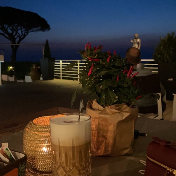 Foto diambil di Capri Palace Hotel &amp; Spa oleh Lamia a. pada 9/11/2021