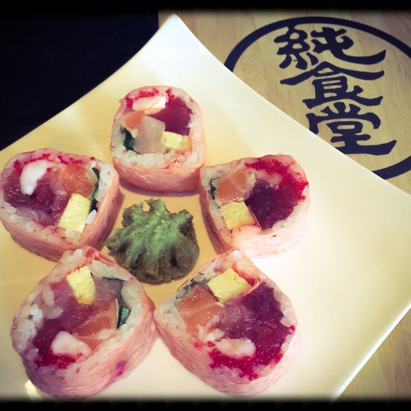 Chirashi Roll is the way to roll. #junshokudo #chirashi #roll #sushitime #downtownbrooklyn #lovingit #japanesefood #hot #sushi #restaurant #delicious #pictureoftheday #eeeeeats #foodstagram