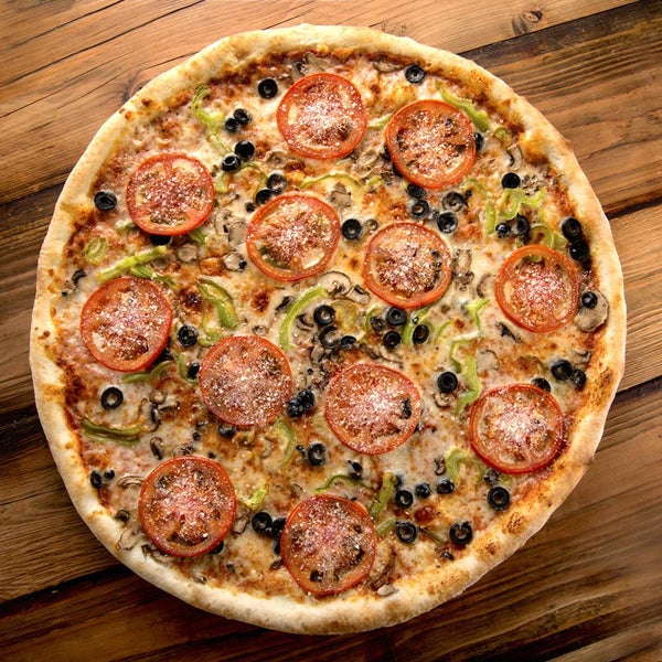 Foto diambil di Flippin&#39; Pizza oleh Flippin&#39; Pizza pada 10/30/2015