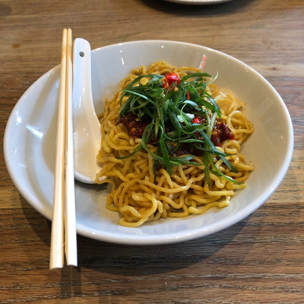 Photo taken at Momofuku Noodle Bar by Misty on 11/24/2019