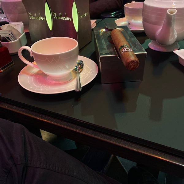 Foto diambil di Cigar Terrace oleh 🐪 pada 3/20/2022