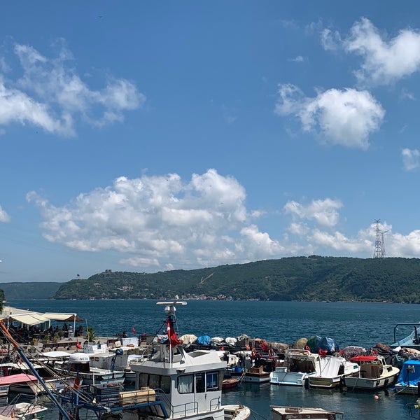 Foto diambil di Dolphin Balık Restaurant oleh Gamze pada 7/19/2019