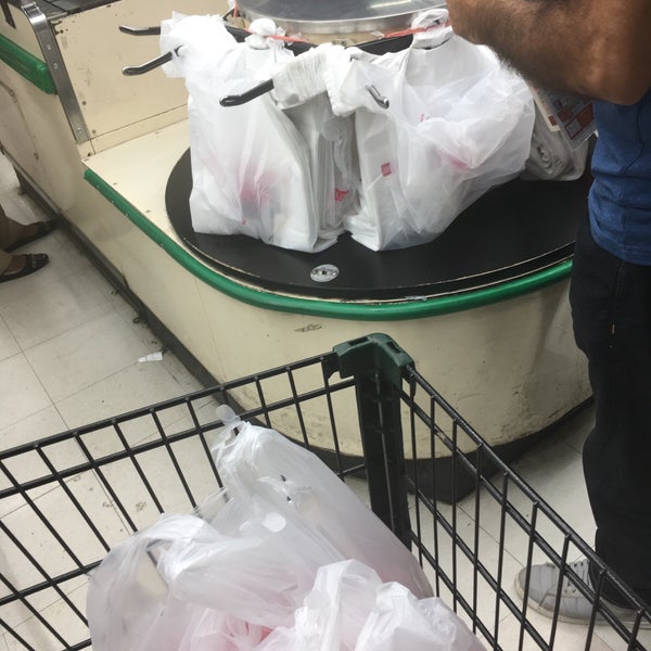 9/21/2016에 Daniel R.님이 Food Bazaar Supermarket에서 찍은 사진