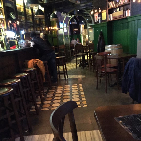 Снимок сделан в Corner Irish Pub Istanbul пользователем Sevki A. 11/1/2015