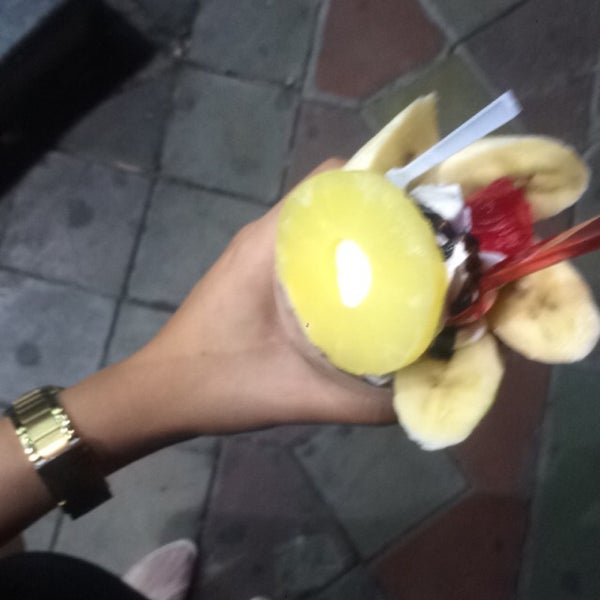 Mansour Ice Cream and Juice Bar آبمیوه و بستنی منصور Ice Cream