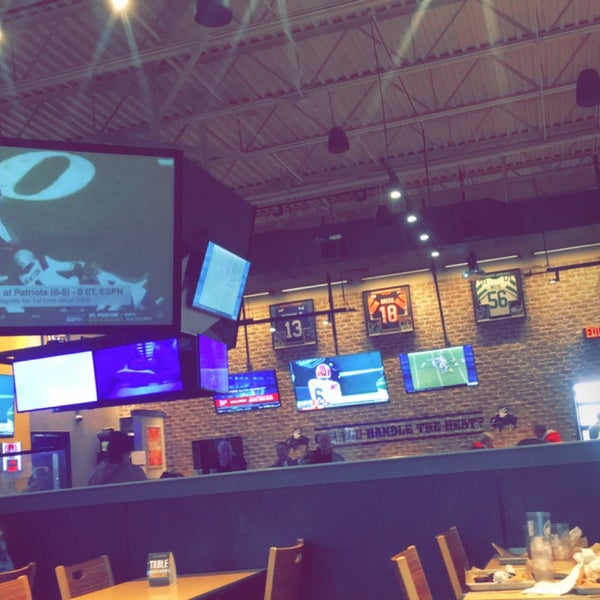 Buffalo Wild Wings 13 tips from 724 visitors