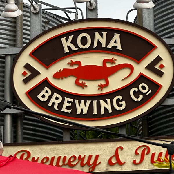Das Foto wurde bei Kona Brewing Co. &amp; Brewpub von y n. am 9/14/2023 aufgenommen