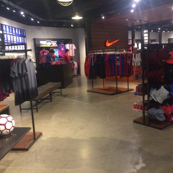 Fotos en Nike - Recoleta - Shopping Mariscal Lopez