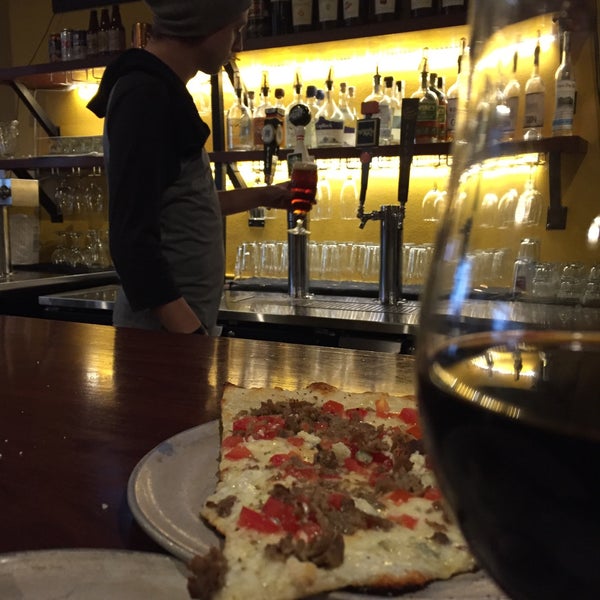 11/5/2015にKev-O P.がRight Coast Pizzaで撮った写真