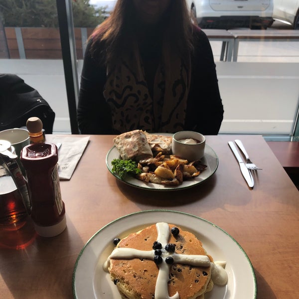 Cora Breakfast Spot in Mississauga