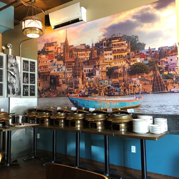 Foto scattata a Clove Indian Restaurant &amp; Bar da Hina il 7/24/2019