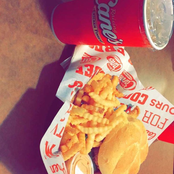 Photo taken at Raising Cane&#39;s Chicken Fingers by HM❌ on 12/12/2015