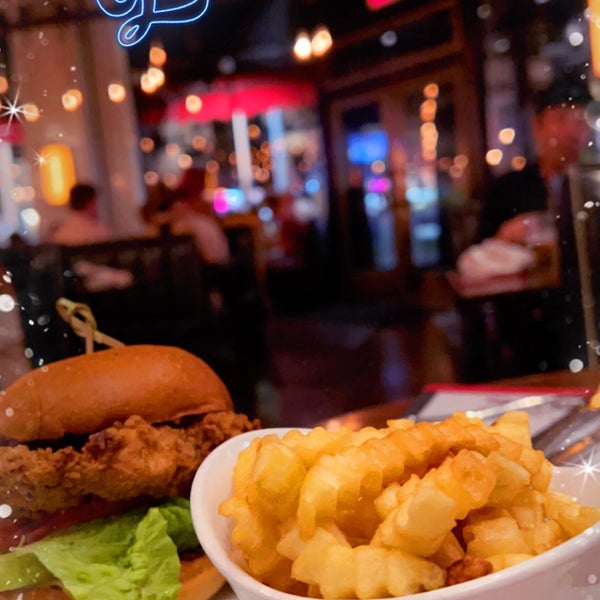 7/13/2022 tarihinde Londoner ا.ziyaretçi tarafından 5 Napkin Burger'de çekilen fotoğraf