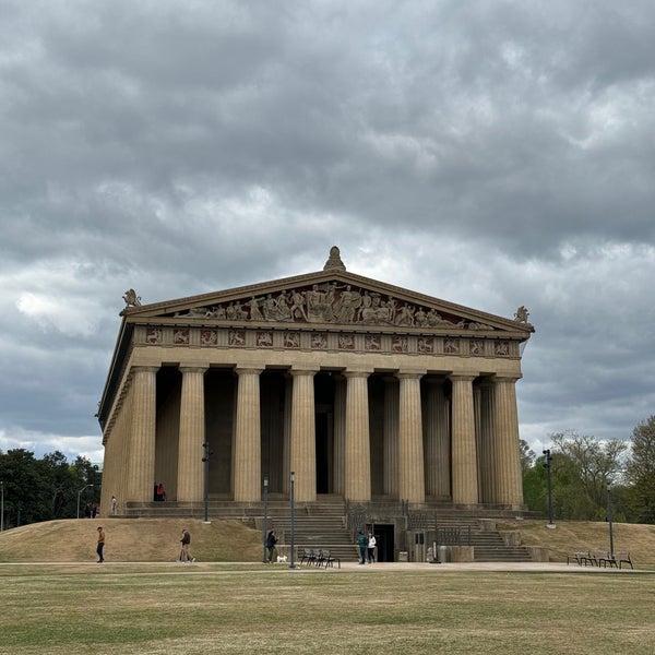 Foto tirada no(a) The Parthenon por Ryan Z. em 4/4/2024