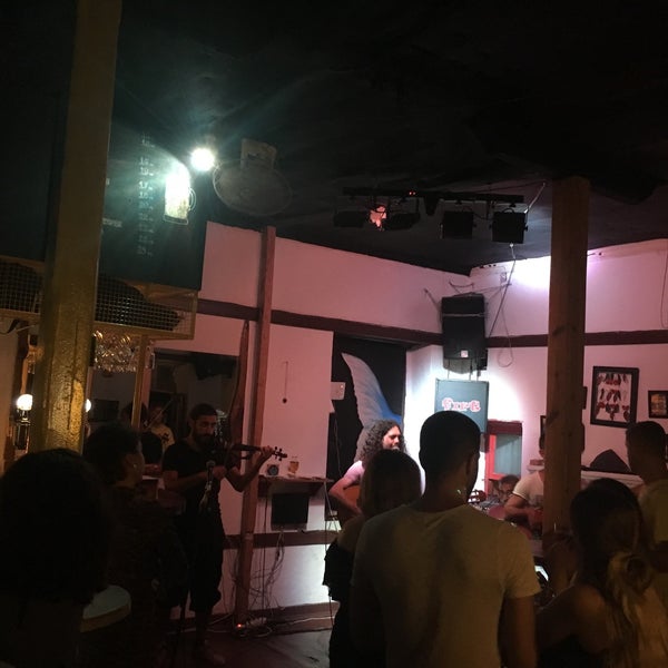 รูปภาพถ่ายที่ Fırt Bar โดย Nathalie L. เมื่อ 8/14/2017