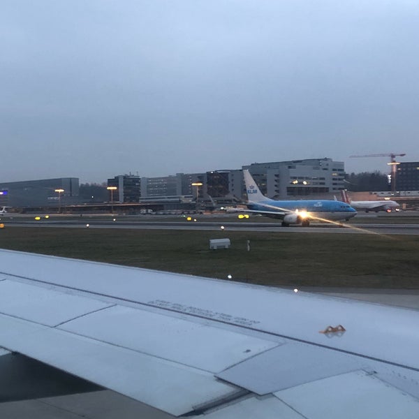 Das Foto wurde bei Flughafen Zürich (ZRH) von Nordhesse_xl J. am 2/9/2018 aufgenommen