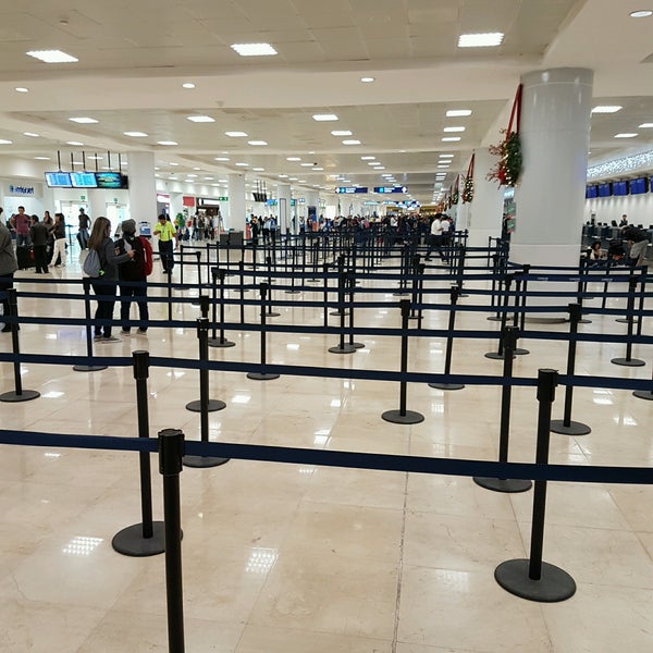 12/30/2016 tarihinde Alex L.ziyaretçi tarafından Cancún Uluslararası Havalimanı (CUN)'de çekilen fotoğraf