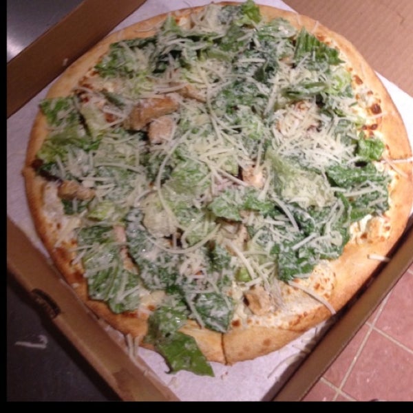 Das Foto wurde bei Goodfella&#39;s Pizza &amp; Restaurant von Anon am 8/4/2013 aufgenommen
