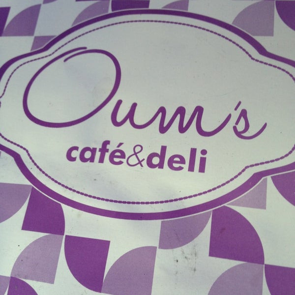 Foto diambil di Oum&#39;s Cafe oleh Cerebro P. pada 2/28/2013