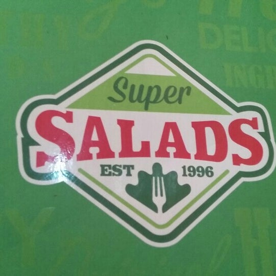 Foto diambil di Super Salads oleh Gerardo D. pada 12/3/2015