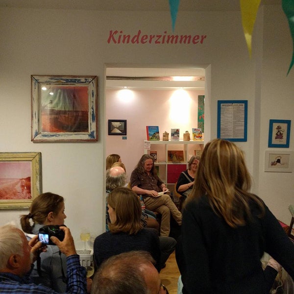 Fotos Bei Jussi Krimi Buch Cafe Hamburg Nord 4 Tipps