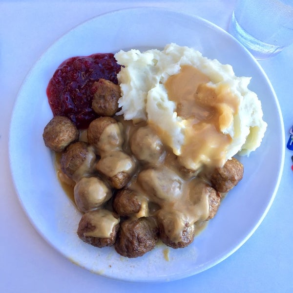 Das Foto wurde bei IKEA Pittsburgh Restaurant &amp; Cafe von Kevin am 10/23/2014 aufgenommen